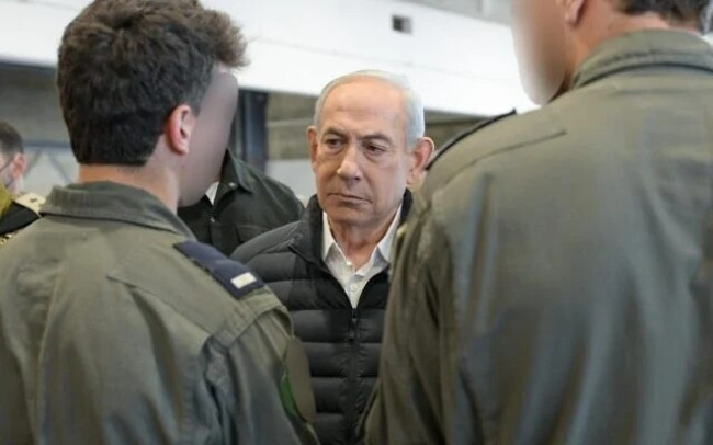 팔마힘 공군기지를 방문한 네타냐후 총리