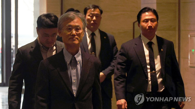 전국 법원장 간담회 만찬장 들어서는 조희대 대법원장