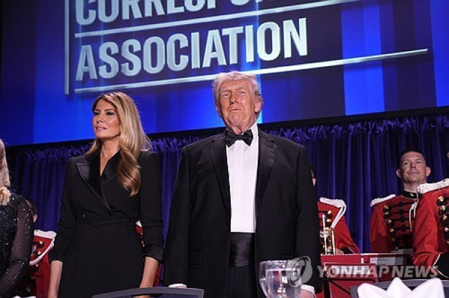 백악관 기자단 만찬 행사 참석한 트럼프 대통령과 멜라니아 여사