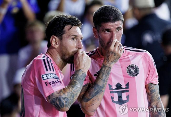 MLS 인터 마이애미의 리오넬 메시와 루이스 수아레스