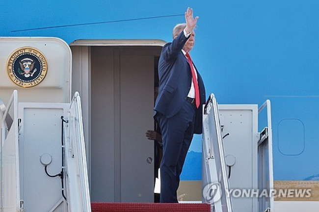 푸틴과 회담하려 알래스카로 출발하는 트럼프