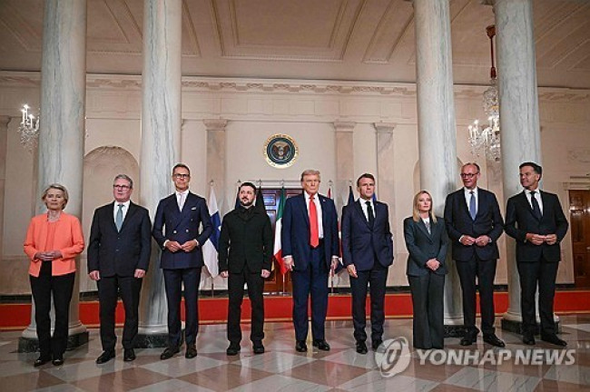 18일 미국 백악관에서 만난 미국, 우크라, 유럽 지도자들