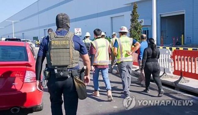 미국 이민 단속 당국 조지아주 공장 건설현장 단속 모습
