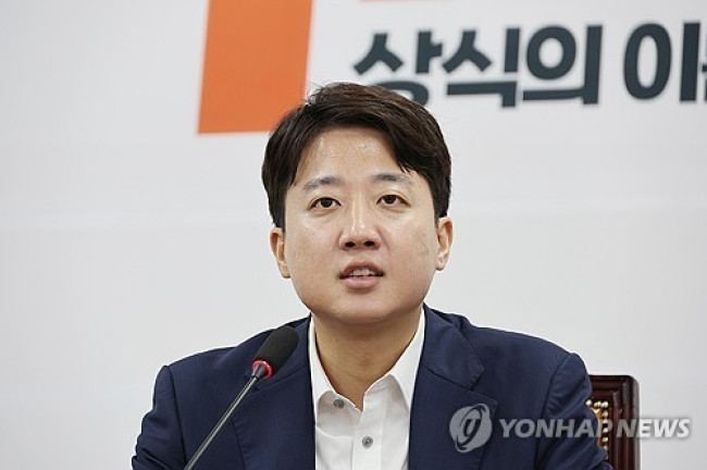발언하는 이준석 대표 