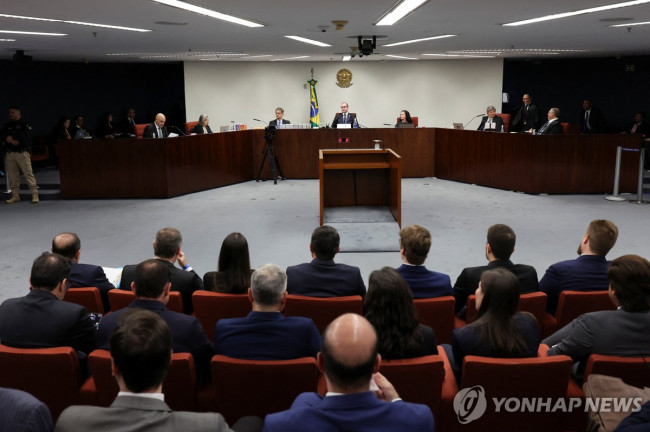 2일(현지시간) 자이르 보우소나루 전 대통령 사건 공판 열린 브라질 연방대법원 법정