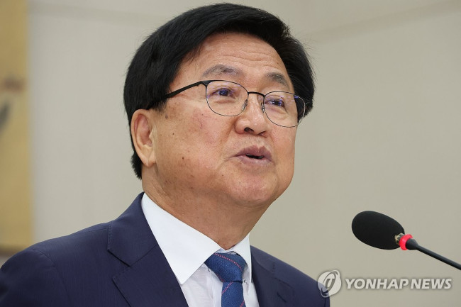 답변하는 최교진 교육부 장관 후보자