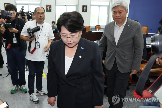 조국혁신당 '성 비위 사건' 사과…지도부 총사퇴