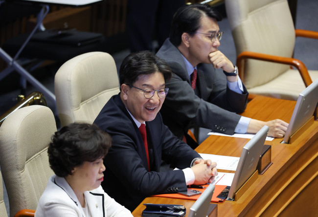 체포동의안 보고 듣는 권성동 의원