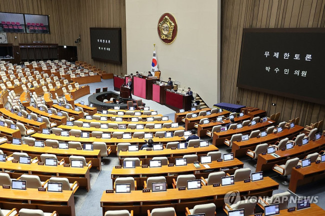 13시간 넘게 필리버스터 이어가는 박수민 의원