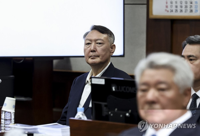 법정 출석한 윤석열