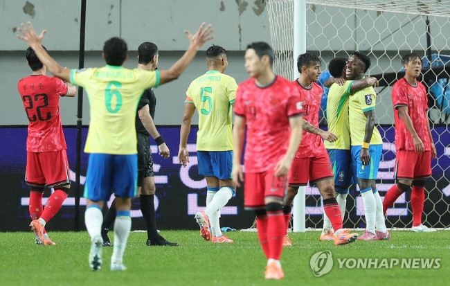 후반 추가 실점한 한국