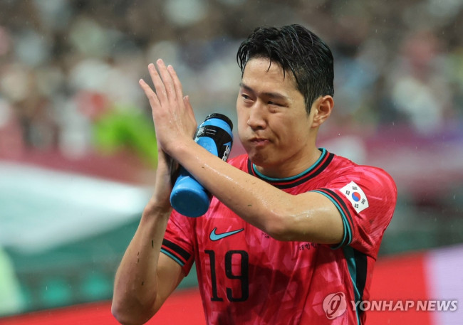 교체로 물러나는 이강인