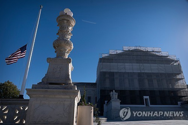 '트럼프 관세' 적법성 심리 나선 美 대법원 