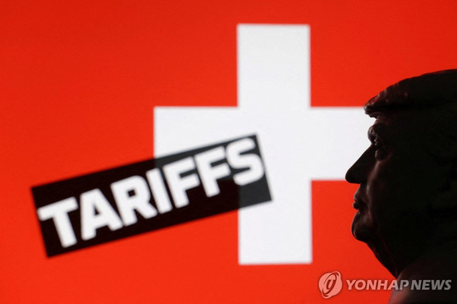 스위스 관세 때린 트럼프(일러스트)