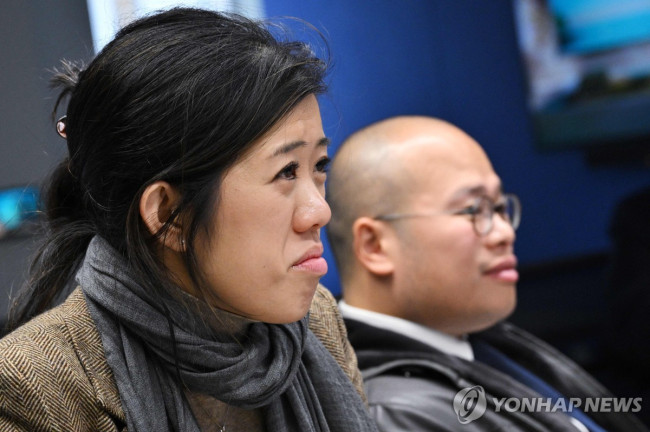 인터뷰하는 지미 라이의 자녀들