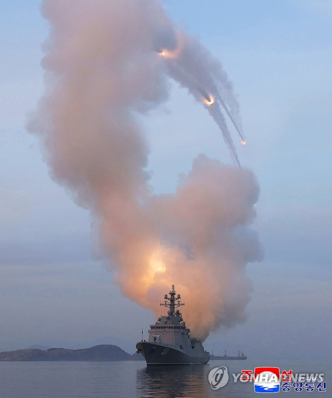 북한, '최현호' 순항미사일 시험발사 진행…김정은 화상 참관