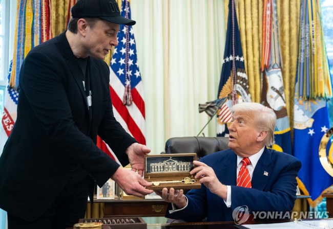일론 머스크(좌)와 도널드 트럼프 미국 대통령(우)