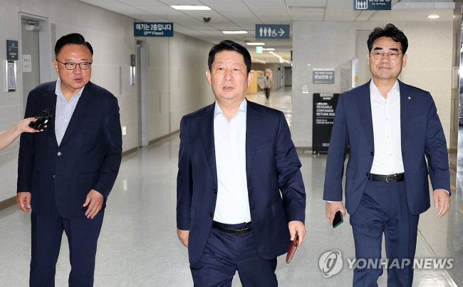 국민의힘 '대안과 미래' 모임 참석하는 의원들