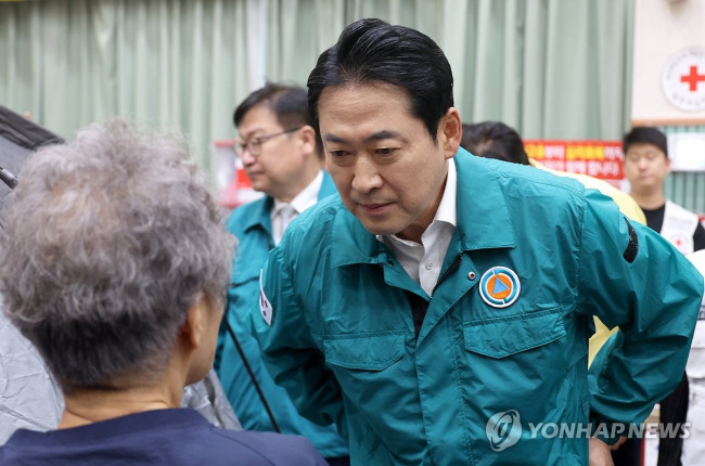거제 임시 대피시설 찾은 장동혁